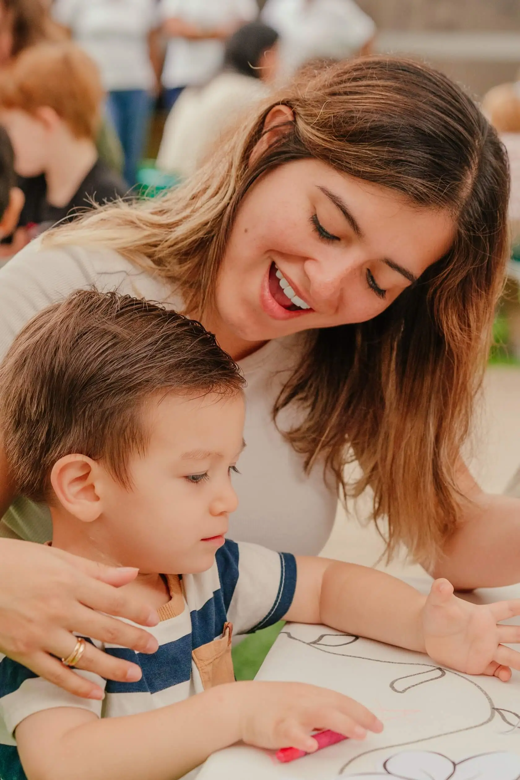 Niño de 1 a 2 años en Maternal Preschool Nivel A afianzando vínculos de afecto y seguridad